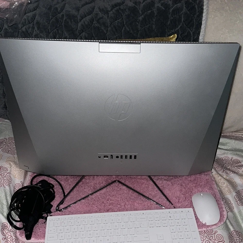 Hp - 27-touch screen all in one 12 GB memory Silver.